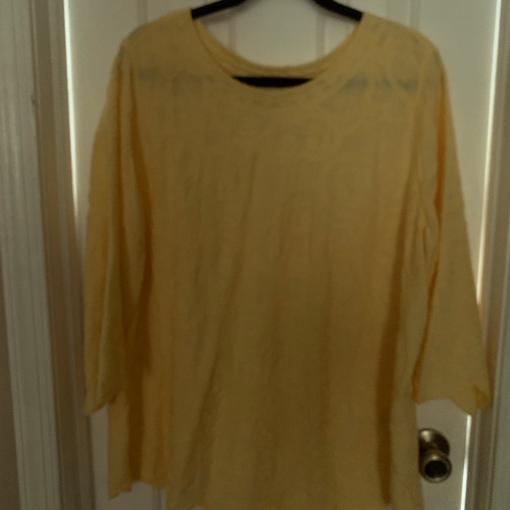 CHICOS SCALLOPED TOP - Picture 2 of 8